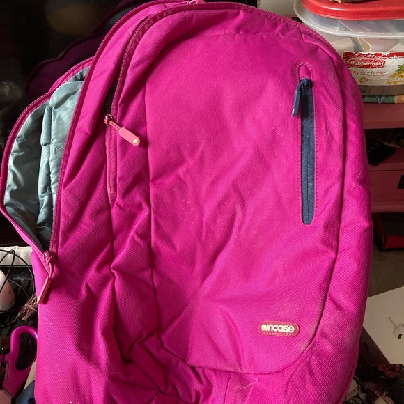 Incase backpack - Picture 2 of 3